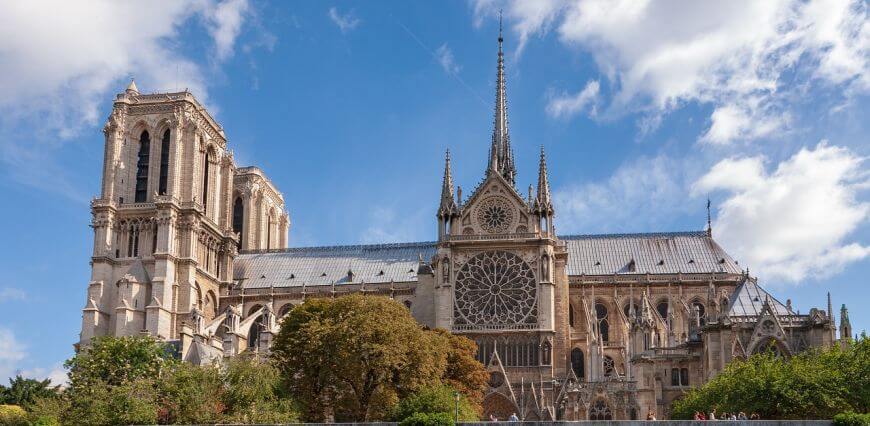 Megfékezték a Notre-Dame tüzét